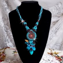Haute-Couture Collar turquesa bordado con cristales de Swarovski y piedras semipreciosas